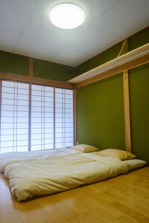 Tatami room with futon